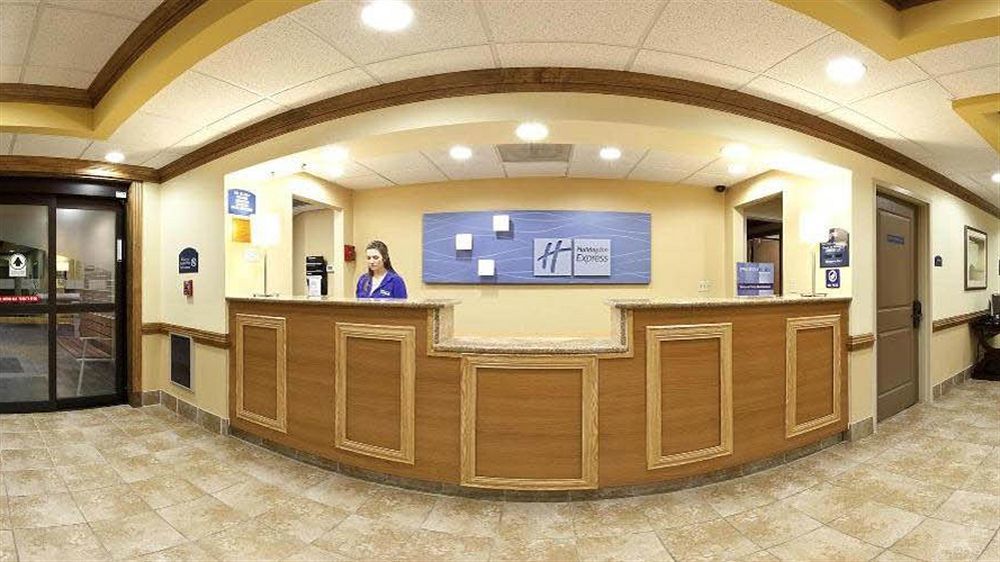 Holiday Inn Express Hotel & Suites Byron By Ihg Екстериор снимка